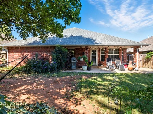 12516 SW 11th Street, Yukon, OK 73099