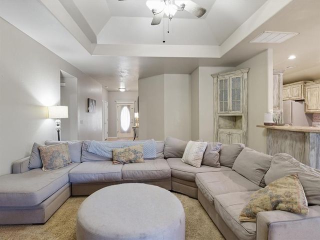 12516 SW 11th Street, Yukon, OK 73099