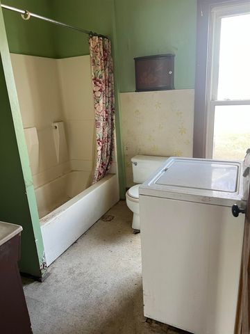 606 2nd. St., Parkersburg, IA 50665