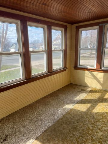 606 2nd. St., Parkersburg, IA 50665