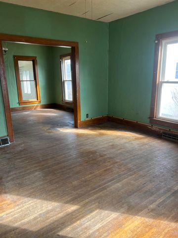 606 2nd. St., Parkersburg, IA 50665