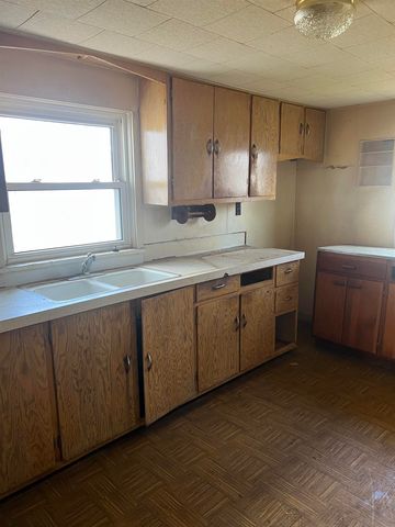 606 2nd. St., Parkersburg, IA 50665