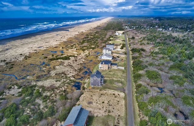 132 Dunes Lane, Ocean Shores, WA 98569