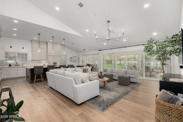 701 E ENCINAS Avenue, Gilbert, AZ 85234