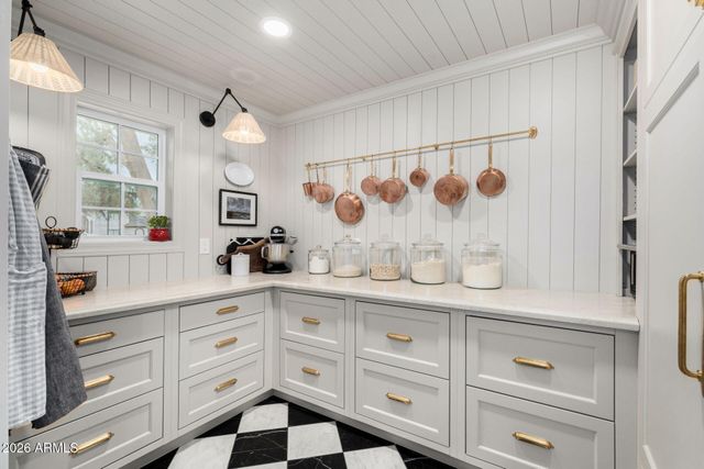 701 E ENCINAS Avenue, Gilbert, AZ 85234