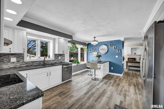 348 CIRCLE SHORE Drive, Washington, IL 61571
