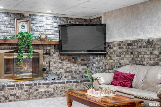 348 CIRCLE SHORE Drive, Washington, IL 61571
