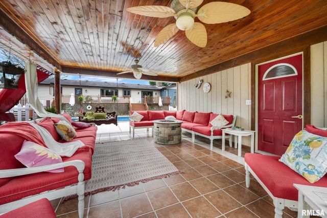 348 CIRCLE SHORE Drive, Washington, IL 61571
