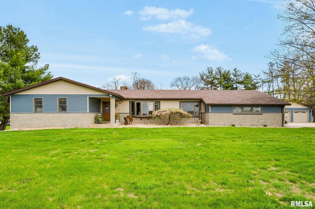 348 CIRCLE SHORE Drive, Washington, IL 61571