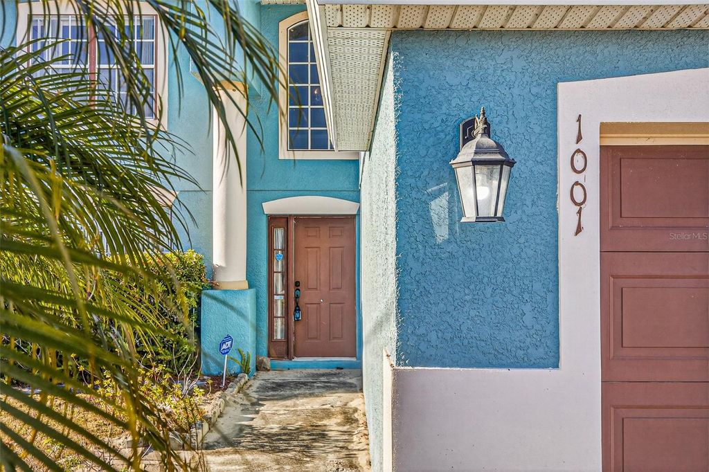 Image 4 of property listing at 1001 DAMPIERRE COURT, Kissimmee, FL 34759