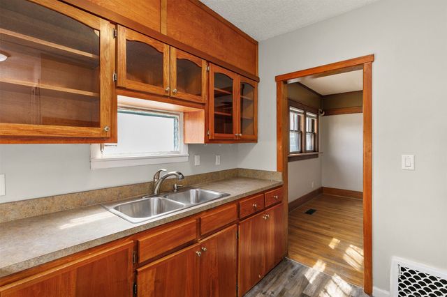 1327 39th Street, Des Moines, IA 50311