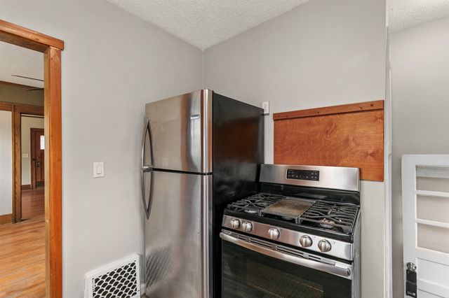 1327 39th Street, Des Moines, IA 50311