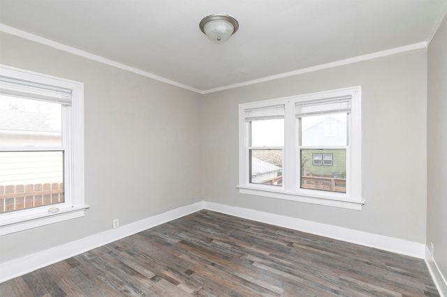 1327 39th Street, Des Moines, IA 50311