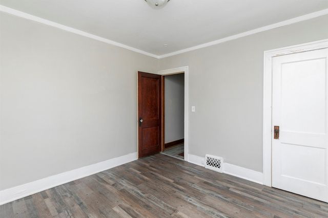 1327 39th Street, Des Moines, IA 50311