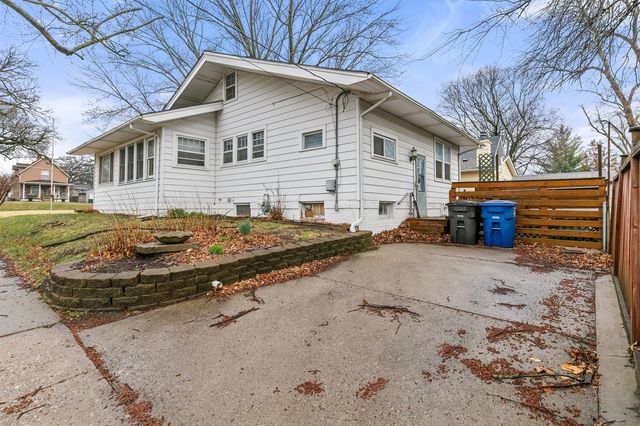 1327 39th Street, Des Moines, IA 50311