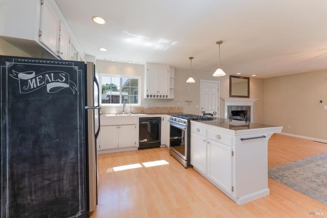 80 Whitmore Ln, Ukiah, CA 95482