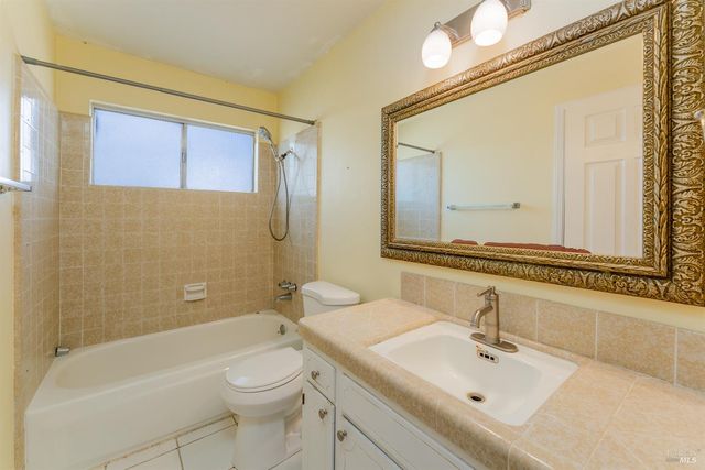 80 Whitmore Ln, Ukiah, CA 95482