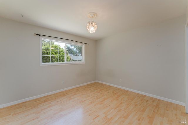 80 Whitmore Ln, Ukiah, CA 95482