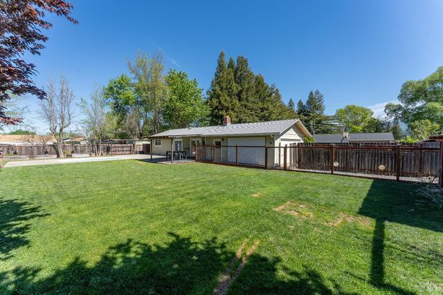 80 Whitmore Ln, Ukiah, CA 95482
