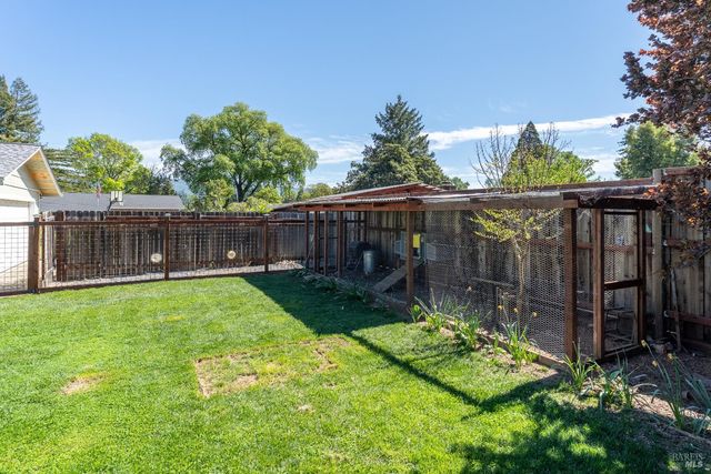 80 Whitmore Ln, Ukiah, CA 95482