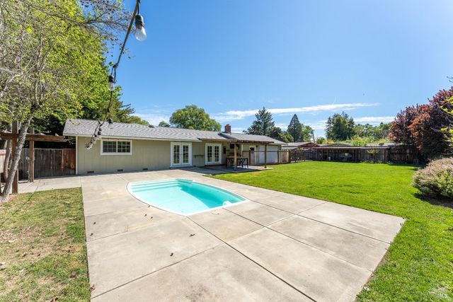 80 Whitmore Ln, Ukiah, CA 95482