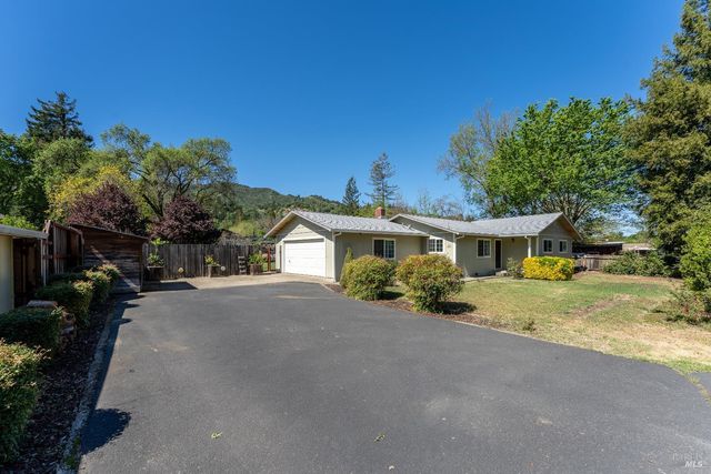 80 Whitmore Ln, Ukiah, CA 95482
