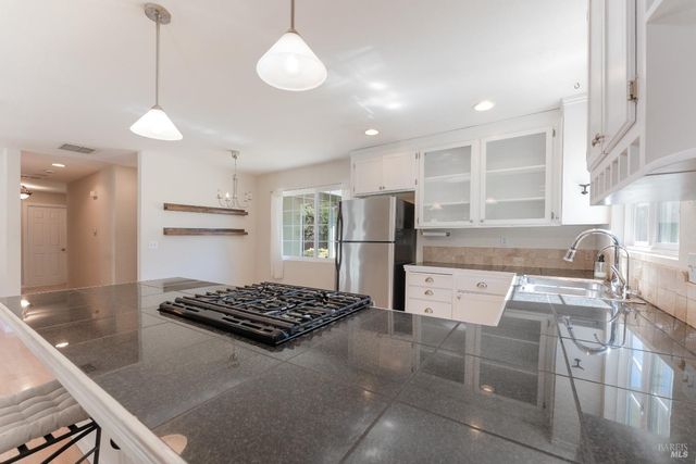 80 Whitmore Ln, Ukiah, CA 95482