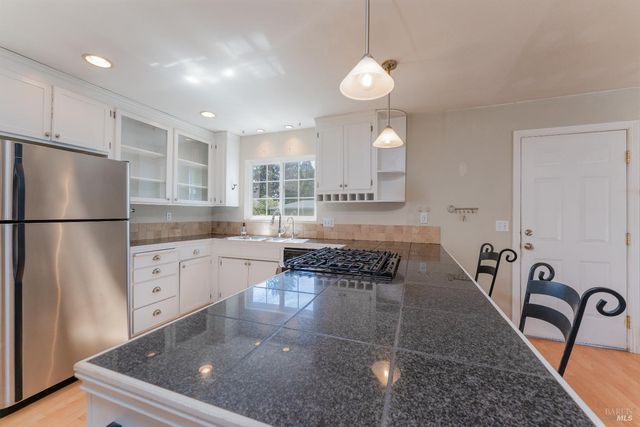 80 Whitmore Ln, Ukiah, CA 95482