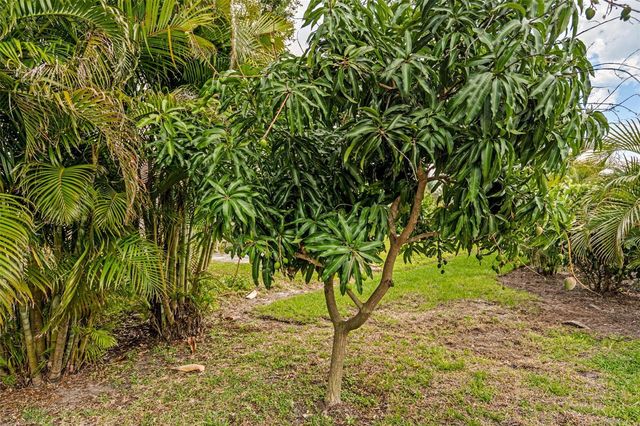 4042 WESTBOURNE CIRCLE, Sarasota, FL 34238