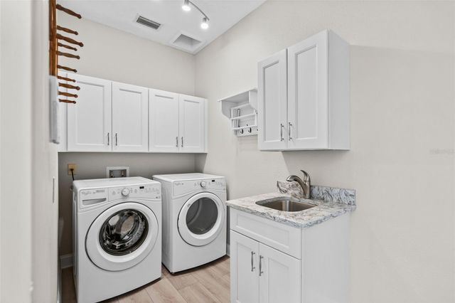 4042 WESTBOURNE CIRCLE, Sarasota, FL 34238