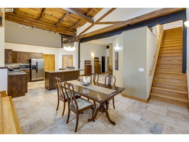 2777 Nw SAVIER St, Portland, OR 97210