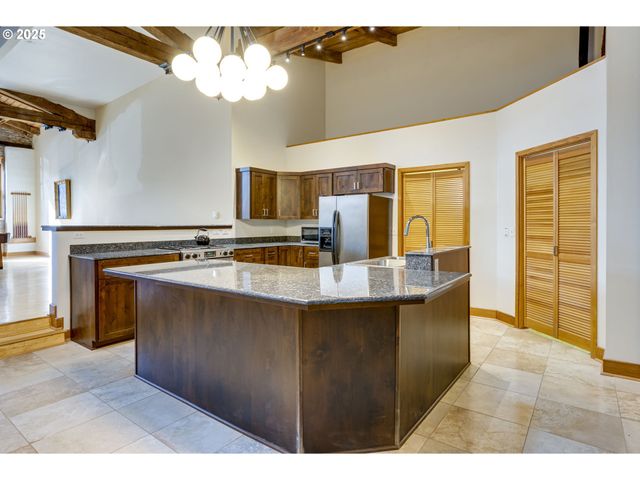 2777 Nw SAVIER St, Portland, OR 97210