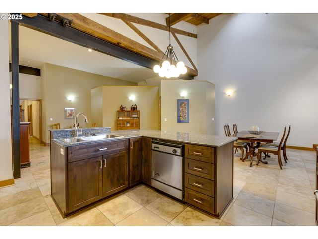 2777 Nw SAVIER St, Portland, OR 97210