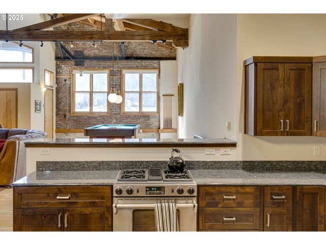 2777 Nw SAVIER St, Portland, OR 97210