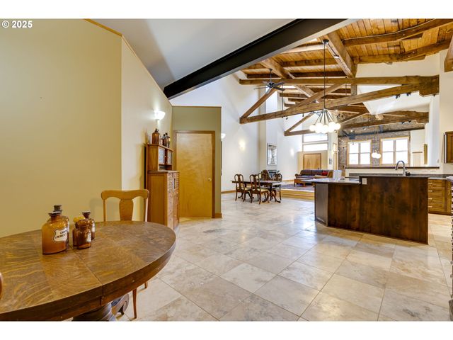 2777 Nw SAVIER St, Portland, OR 97210