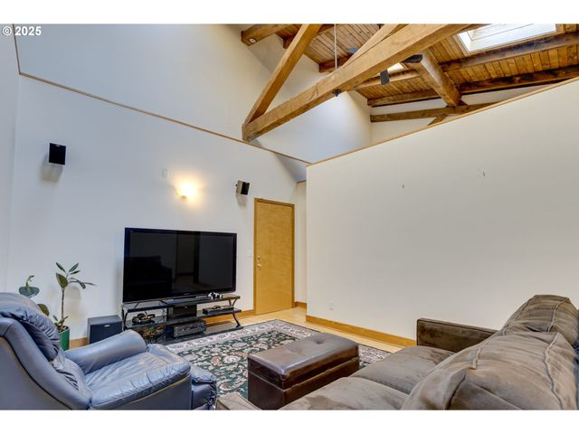 2777 Nw SAVIER St, Portland, OR 97210