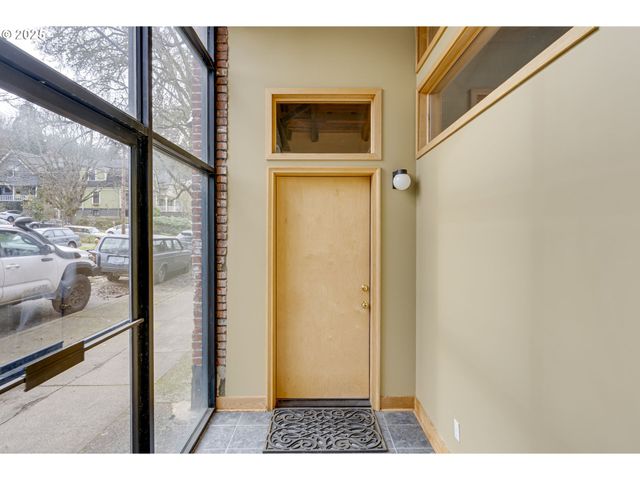 2777 Nw SAVIER St, Portland, OR 97210
