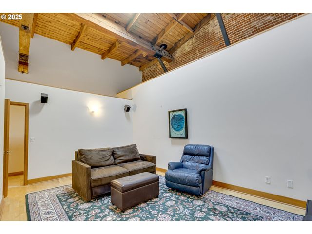 2777 Nw SAVIER St, Portland, OR 97210