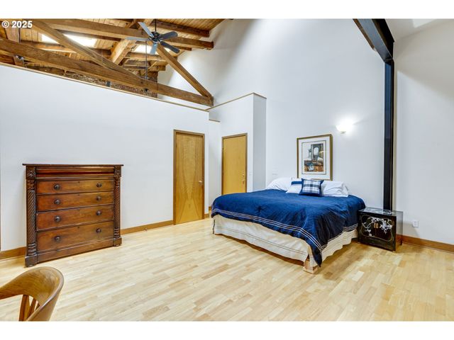 2777 Nw SAVIER St, Portland, OR 97210