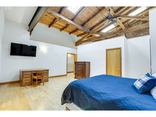 2777 Nw SAVIER St, Portland, OR 97210