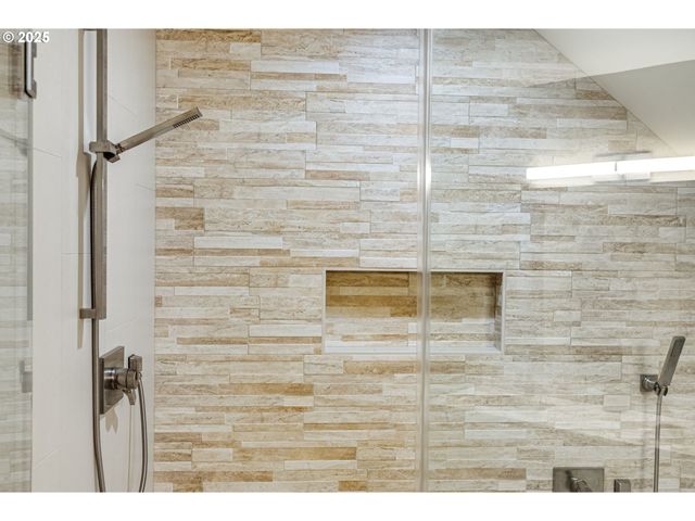 2777 Nw SAVIER St, Portland, OR 97210