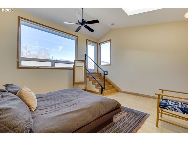 2777 Nw SAVIER St, Portland, OR 97210