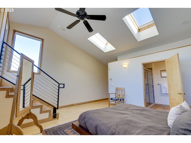 2777 Nw SAVIER St, Portland, OR 97210