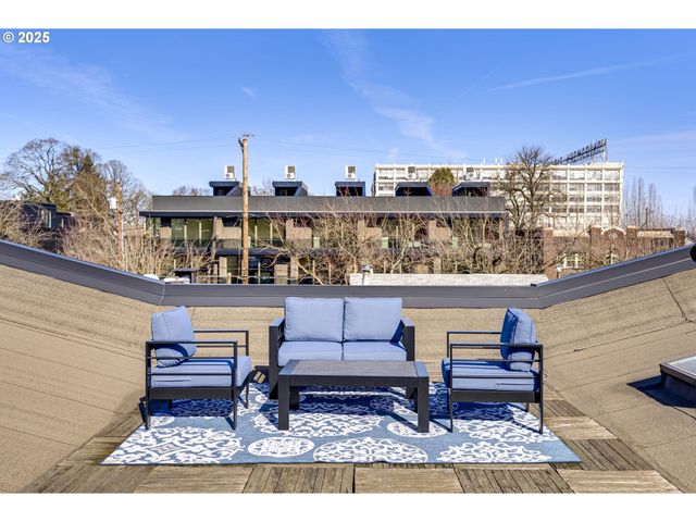 2777 Nw SAVIER St, Portland, OR 97210