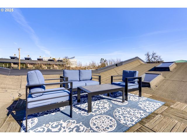 2777 Nw SAVIER St, Portland, OR 97210