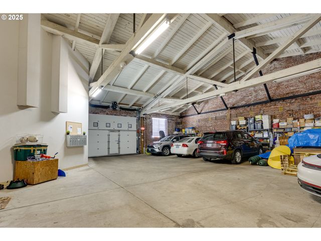 2777 Nw SAVIER St, Portland, OR 97210