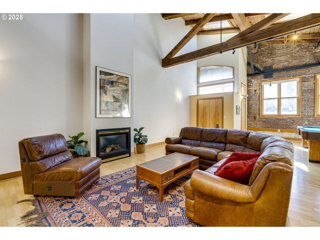 2777 Nw SAVIER St, Portland, OR 97210