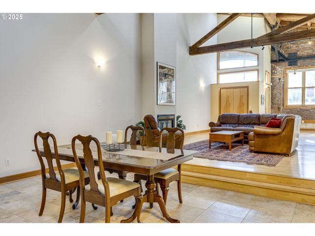 2777 Nw SAVIER St, Portland, OR 97210