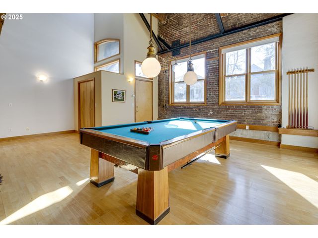 2777 Nw SAVIER St, Portland, OR 97210