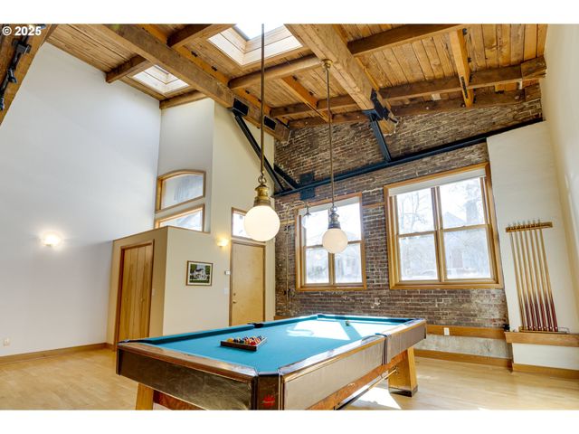 2777 Nw SAVIER St, Portland, OR 97210